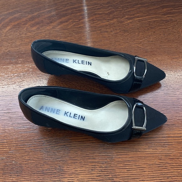 Anne Klein black womens shoes. Still in great shape. So 9 - Picture 5 of 5